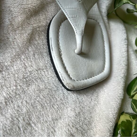 Athé Vanessa Bruno White Croc Embossed Leather Block Heel Sandals - Picture 5 of 10